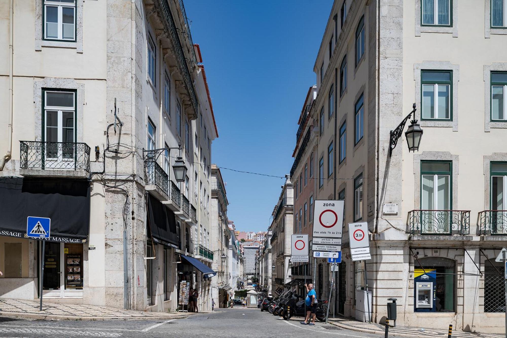 Made For The City Lovers- Urban Charm In Chiado Lisbon Exterior photo